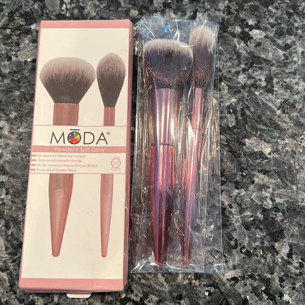 MODA Powder and soft glow make up brushes